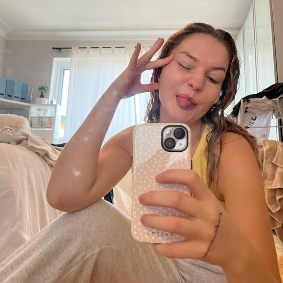 Meet your Posher, Sara - Picture 2 of 2